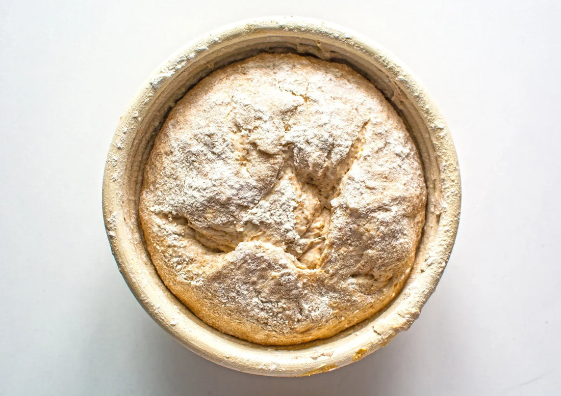 Zuurdesem brood rijst niet? 9 oorzaken en hoe je het oplost (met rijsmandje)